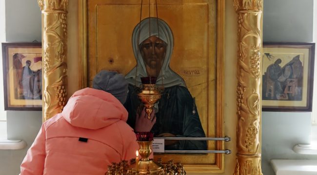 Священник назвал святых, к которым обращаются с молитвой об исцелении