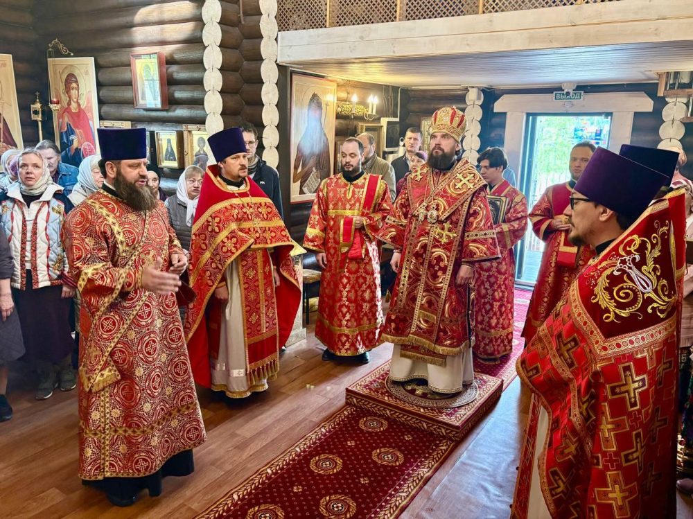 Митрополит Звенигородский Арсений возглавил Литургию в храме святителя Макария Московского в Бутырском