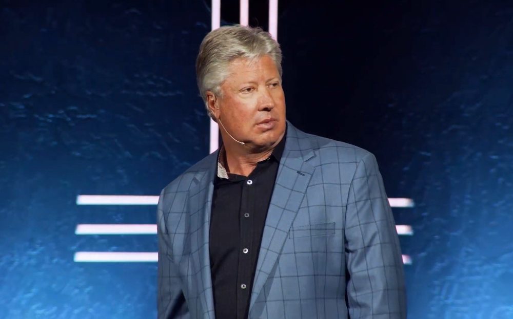 Gateway Church и Роберт Моррис передают спор о многомиллионных пенсионных выплатах в арбитраж