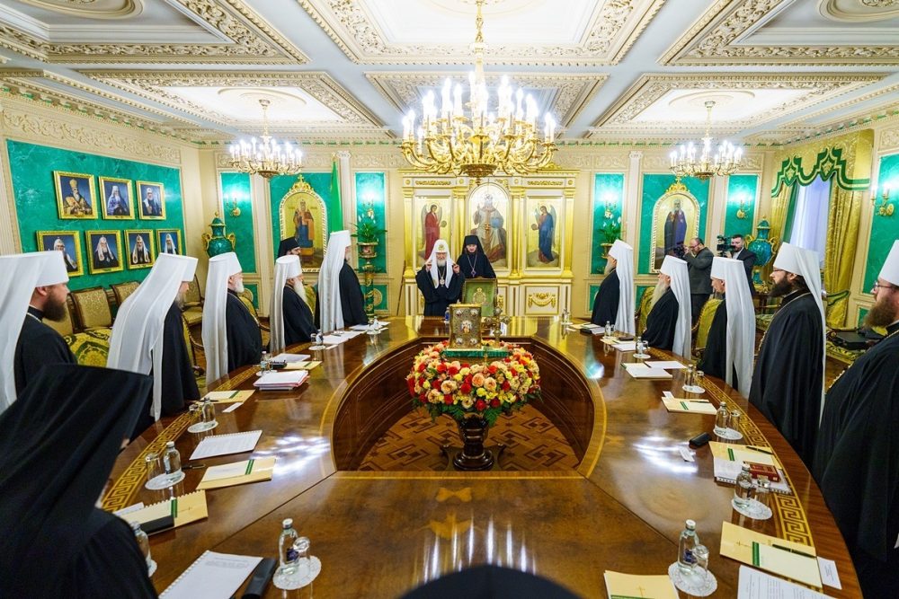 Патриарх Кирилл провел заседание Священного Синода