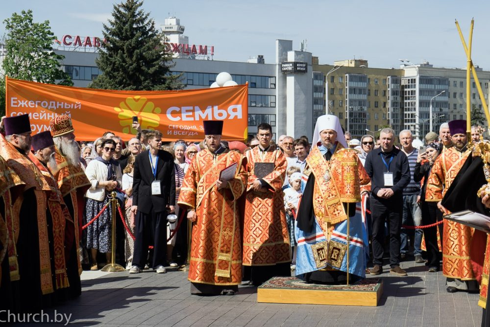 В Минске прошел крестный ход и фестиваль в поддержку семьи