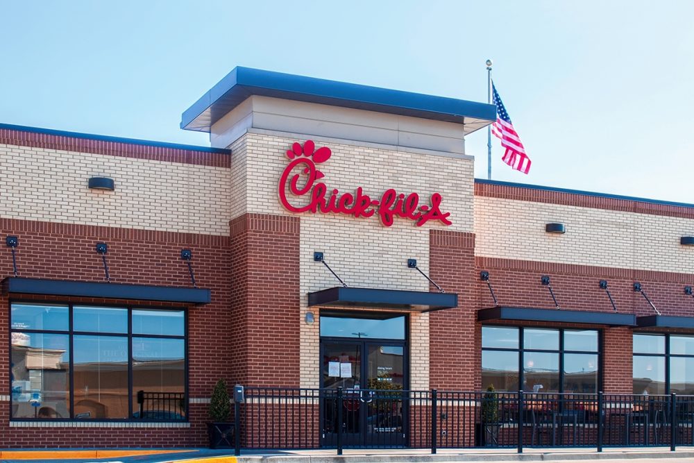 Федералы подают в суд на франчайзи Chick-fil-A в Техасе за религиозную дискриминацию после отказа в субботнем шаббате