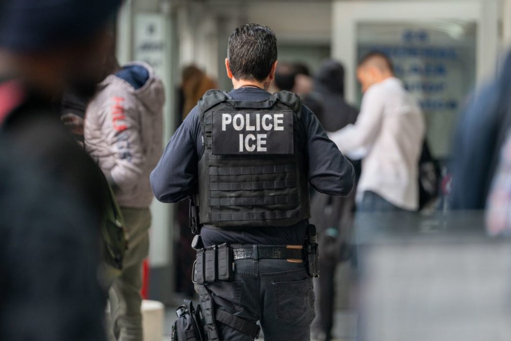 Сотруднику ICE предъявлены обвинения в стрельбе по венесуэльцу в Миннесоте