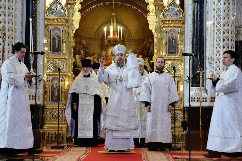 Митрополит Воскресенский Григорий возглавил всенощное бдение в Храме Христа Спасителя