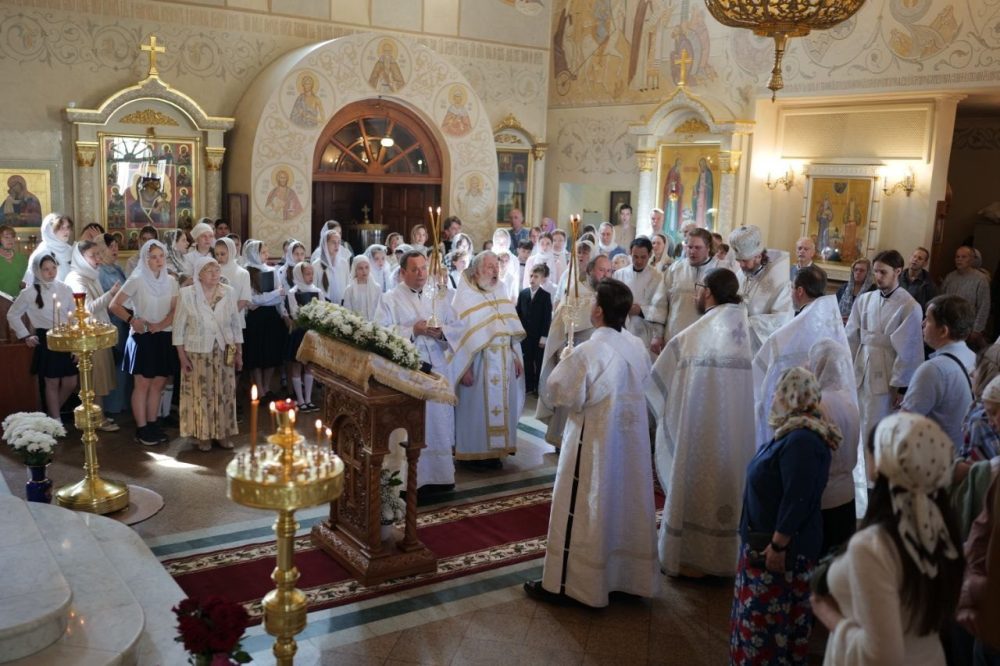 Архиепископ Одинцовский Фома совершил Литургию в храме святителя Иова на Можайском шоссе