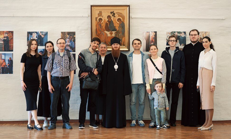 Фотовыставка «Шаг за шагом к Богу» открылась в Высоко-Петровском монастыре