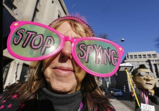 Марксистский инфлюенсер Хасан Пикер и соосновательница CodePink Медея Бенджамин получили повестки из-за активистского конвоя на Кубу