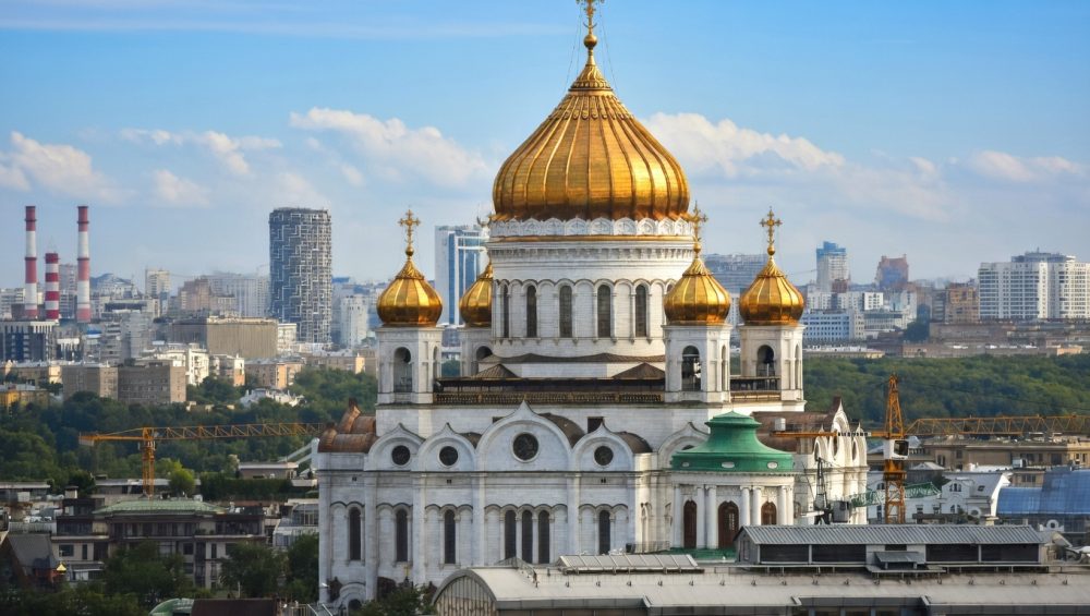 Выставку картин в храме Христа Спасителя продлили до конца мая
