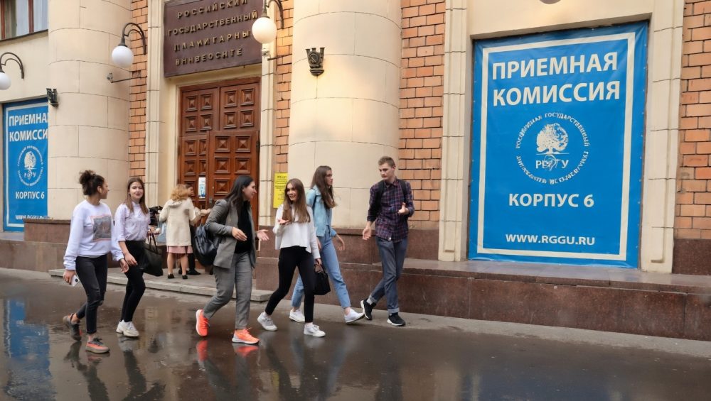 Социологи назвали число выпускников православных школ, поступающих в вузы