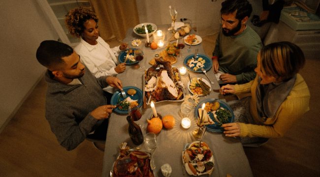 Руководство интроверта по выживанию во время праздников