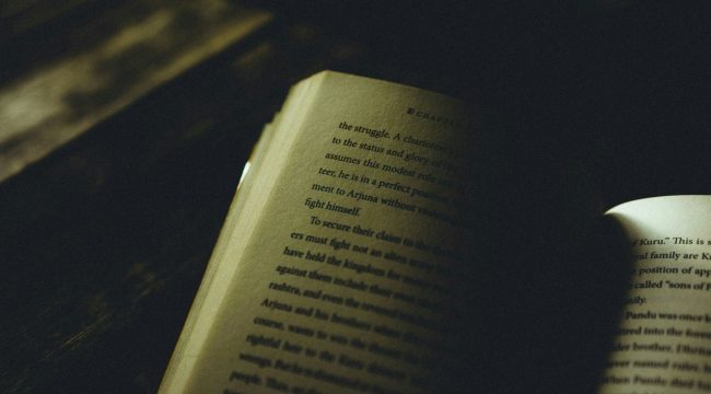 Люби свет через мрачные истории