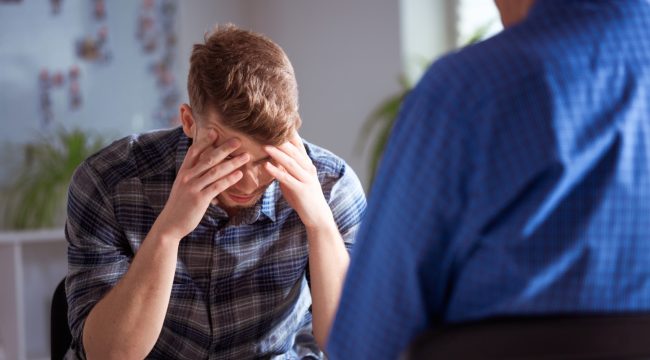 Священник колледжа, подумайте, почему студенты приходят к вам за советом