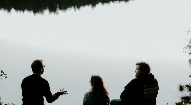 Когда друзья отходят от веры: как справляться с духовными различиями