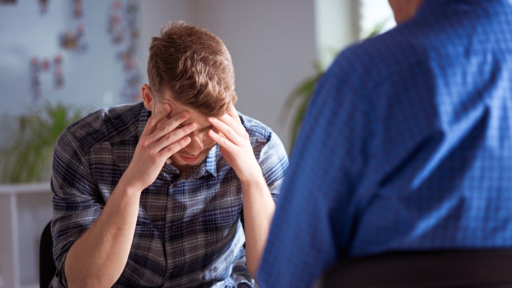 Священник колледжа, подумайте, почему студенты приходят к вам за советом