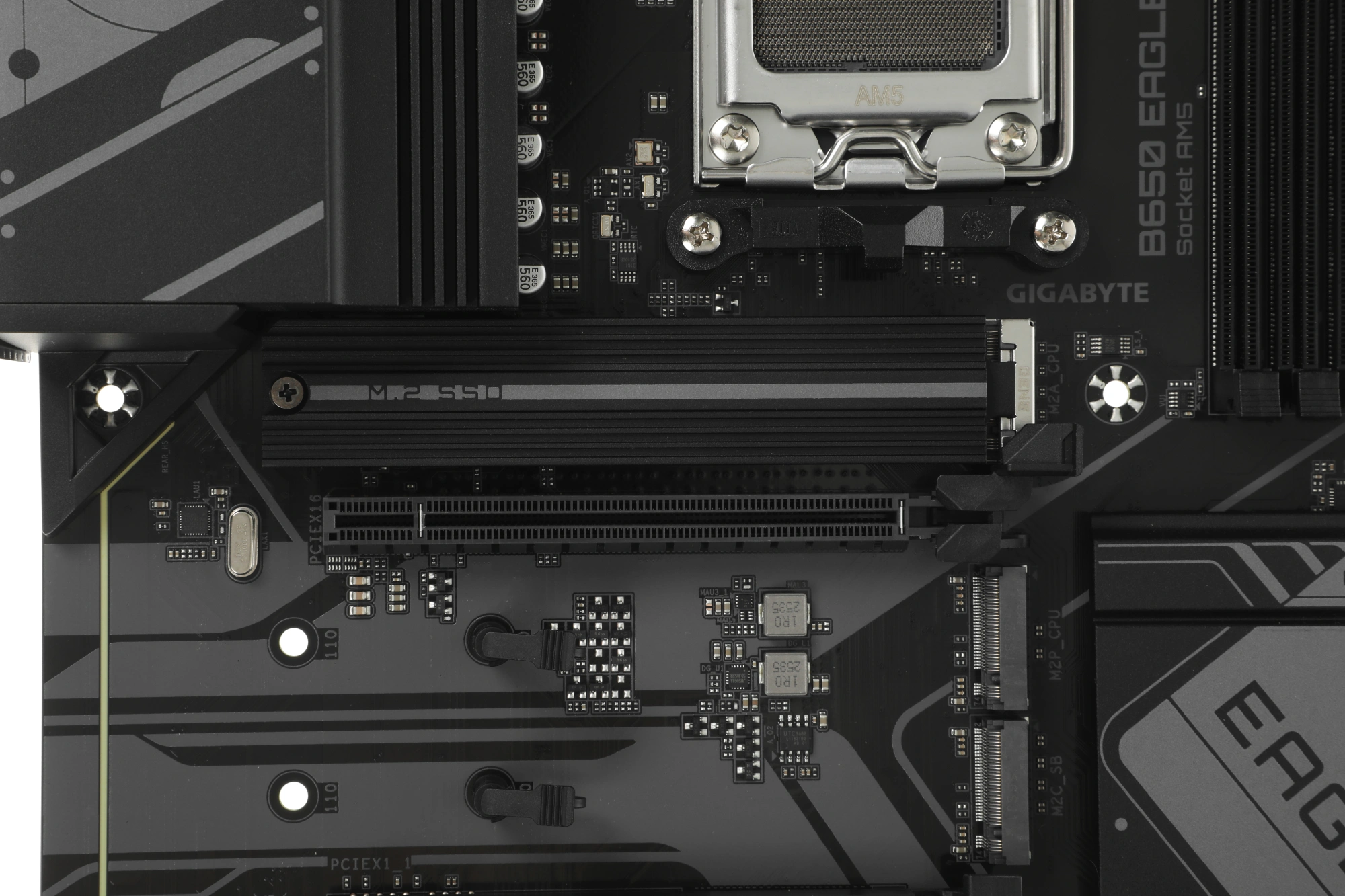 Материнская плата Gigabyte B650 EAGLE Socket AM5 AMD B650 4xDDR5 ATX AC`97 8ch(7.1) GbLAN RAID+HDMI+DP — изображение 4
