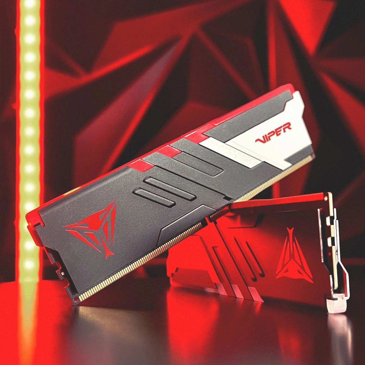 Память DDR5 2x16Gb 6800MHz Patriot PVVR532G680C34K Viper Venom RGB RTL Gaming PC5-54400 CL34 DIMM 288-pin 1.4В kit с радиатором Ret — изображение 8