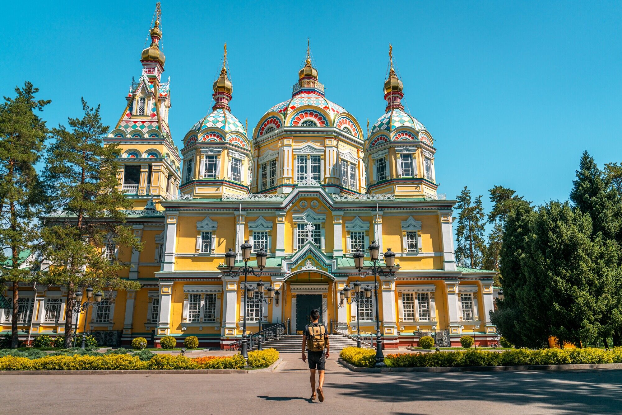 Монтаж пеших прогулок, катания на лыжах, пейзажей каньонов