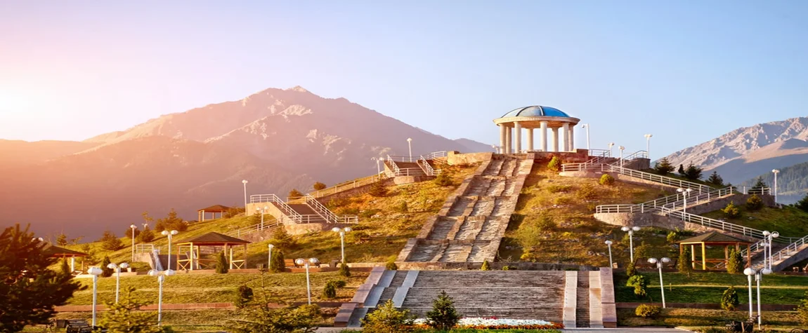 Закат над горами Алматы