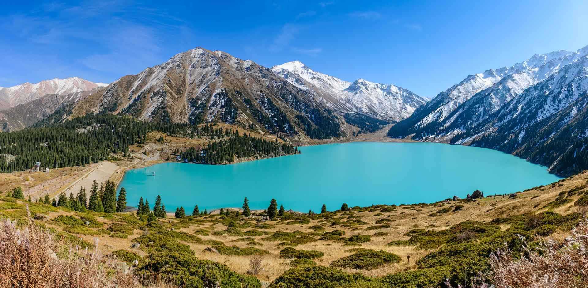 Отдаленная высокогорная долина в Джунгарском Алатау