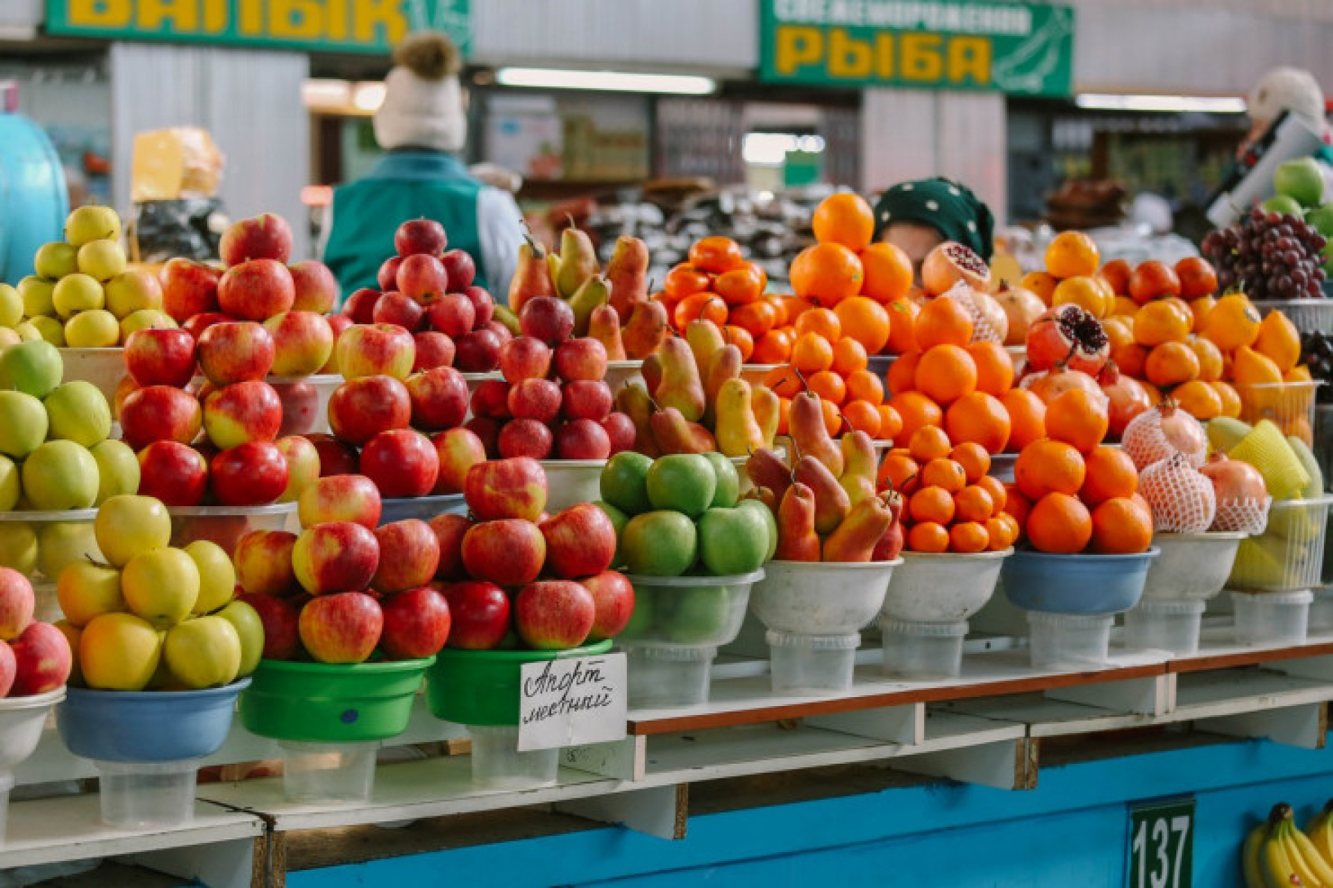 Market Atmosphere / Produce Stalls