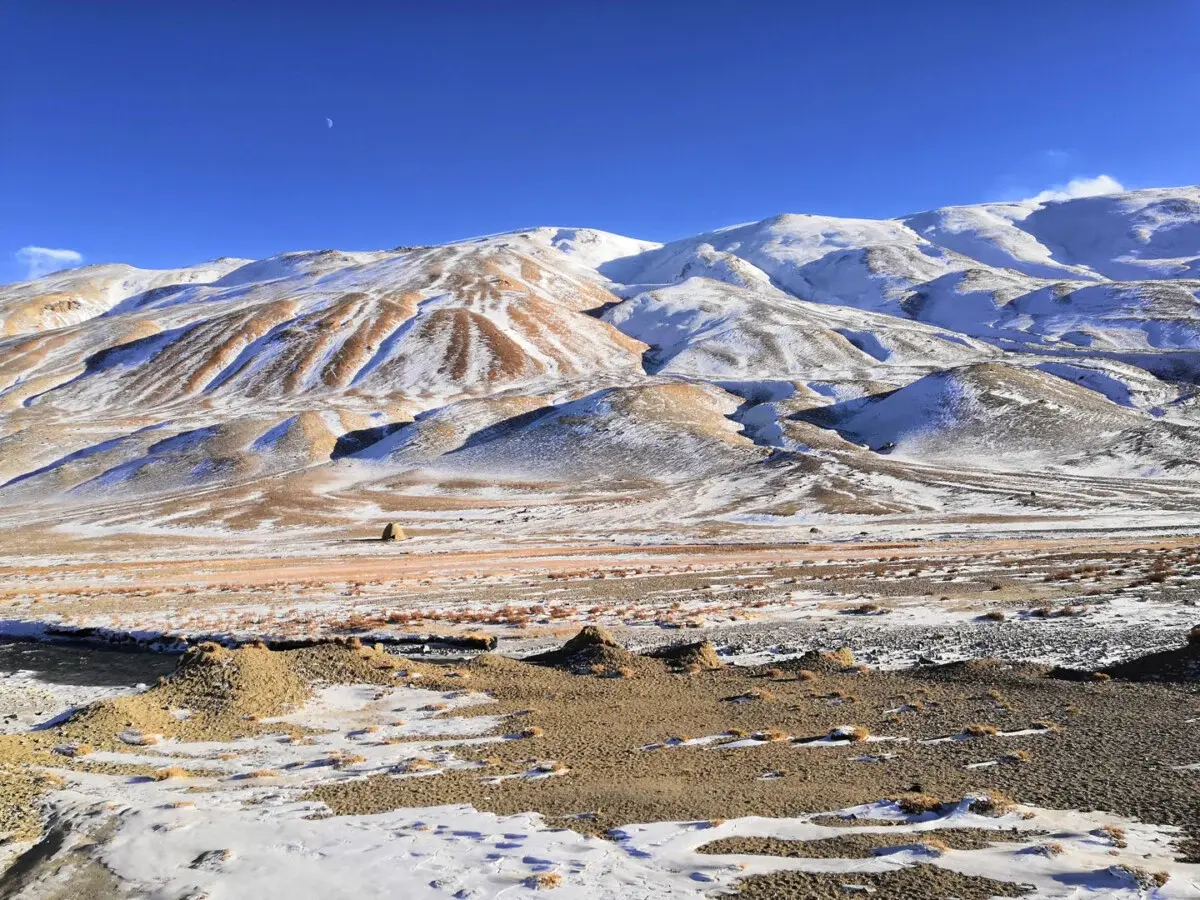 पामीर ओडिसी: मध्य एशिया में तीन स्टैन का ऑफ-रोड अभियान Tour landscape in Kazakhstan