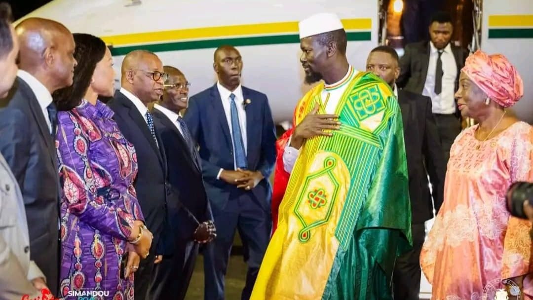 Visite d’État : Le président Mamadi Doumbouya accueilli en grande pompe à Abidjan