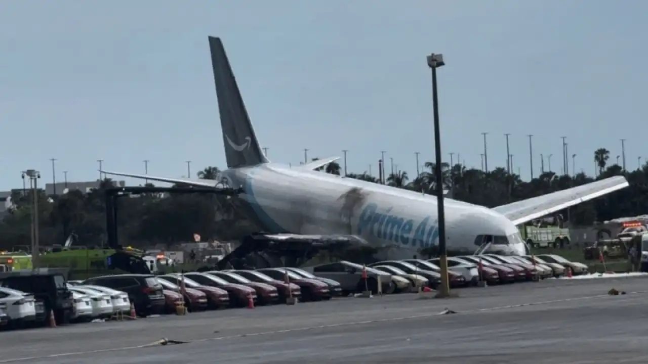 Грузовой Boeing Amazon выкатился в Майами: погибли пять человек