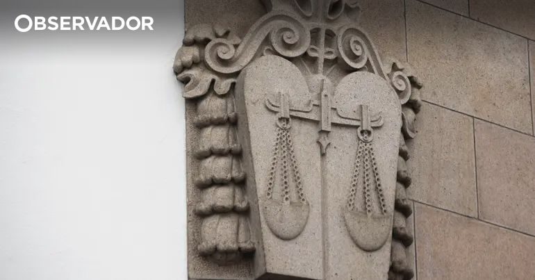 Na sequência de recurso interposto pelo Ministério Público, o Tribunal de Relação de Évora reverteu a sentença de absolvição