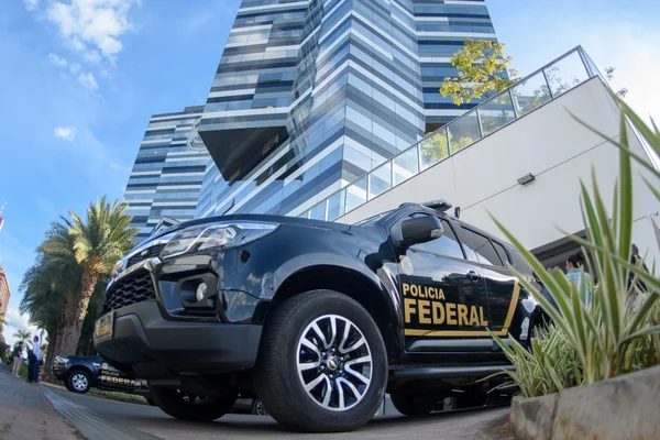 Diretores da PF colocam cargos à disposição após afastamento de Andrei