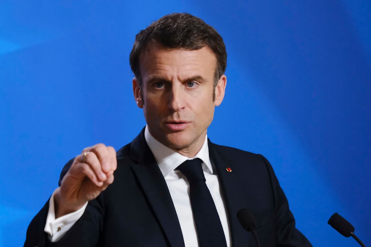 Macron pede veto a redes para menores de 15 na UE