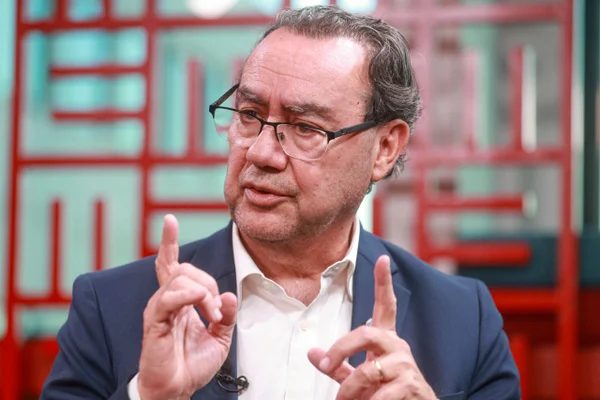 Cidade mineira comprou R$ 1,8 milhão em livros didáticos de Augusto Cury