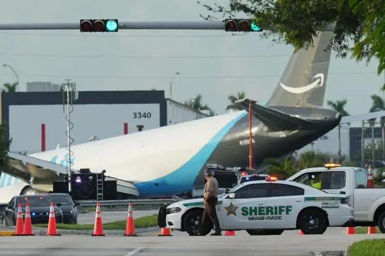 Un avion-cargo d’Amazon s’écrase : l’envers des livraisons express