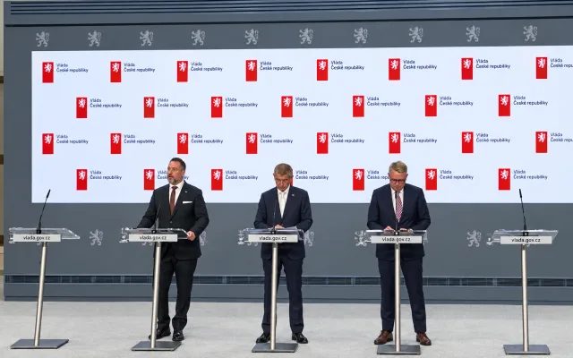Na Šumavě unikají do půdy toxické látky, uvedl ministr Červený