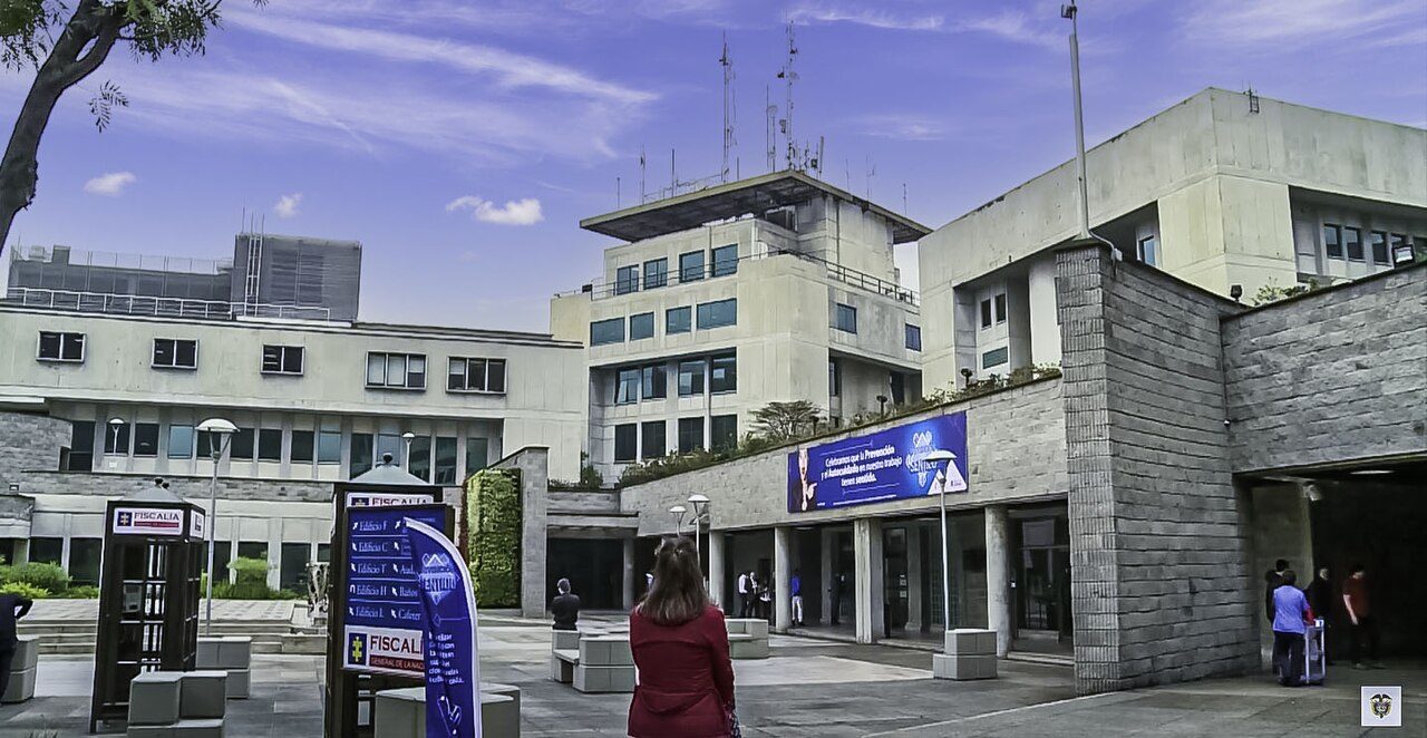 Falso: Fiscalía no ha anunciado investigaciones a críticos del presidente De la Espriella en redes