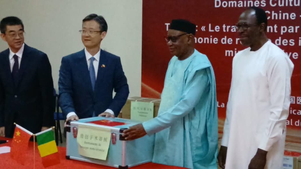 Hôpital du Mali : la Chine offre des équipements de chirurgie mini-invasive