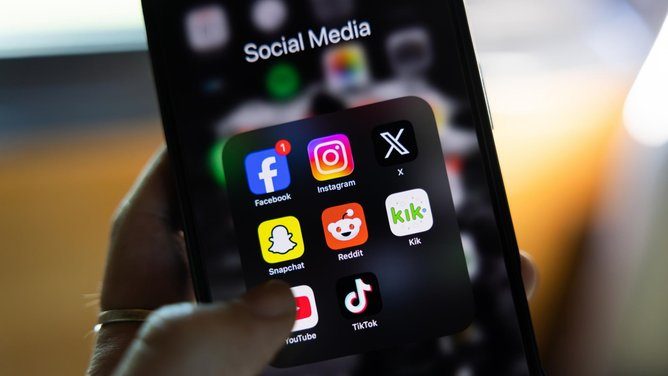 Labor’s proposed digital duty of care threatens fine north of $100m for tech giants. Picture: NewsWire / Dylan Robinson