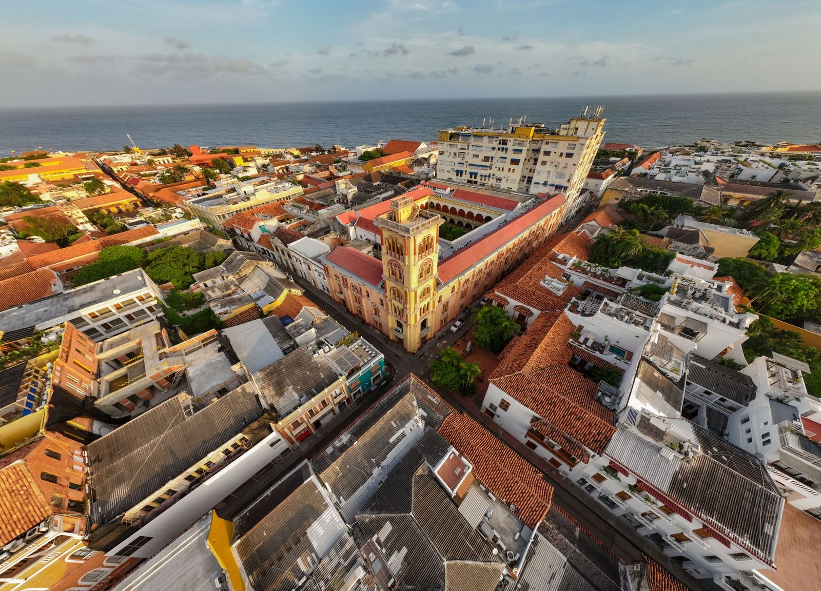Gobierno restringe importación de drones, químicos y maquinaria para frenar minería ilegal