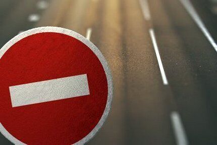 Закрыто движение автотранспорта по улице Комиссаров