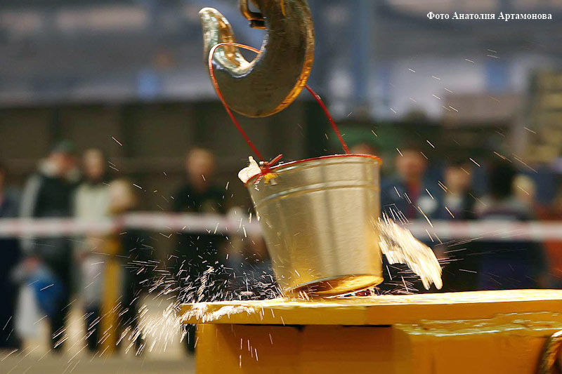 Сегодня свой профессиональный праздник отмечают машинисты крана