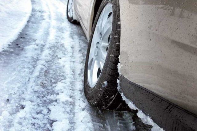 В Курганской области дождь и мокрый снег – как вести себя водителям и пешеходам?