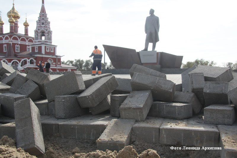 В Кургане ремонтируют мемориал Красину