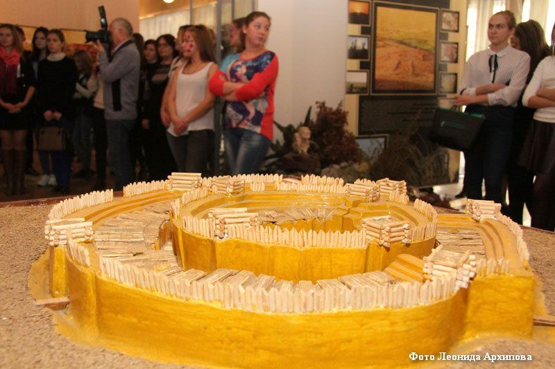 Курганцы занимаются раскопками в художественном музее