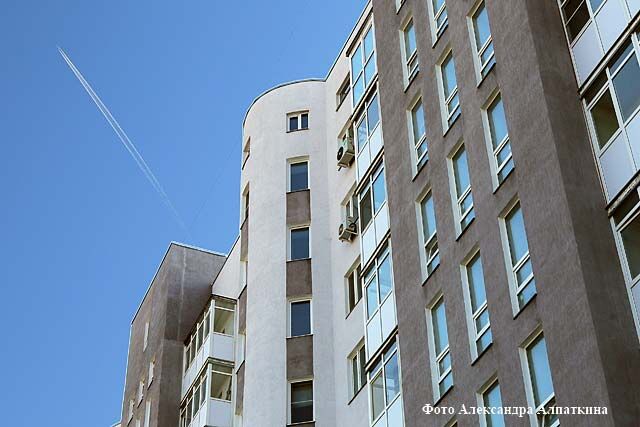 Средний курганец, продав квартиру, может купить себе 9 квадратных метров Москвы