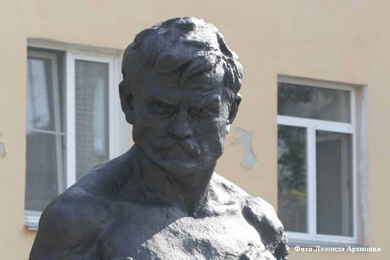 6 ноября 1959 года в Кургане открыли памятник Дмитрию Пичугину