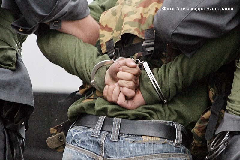 Приставы искали должника, а нашли скрывавшегося преступника