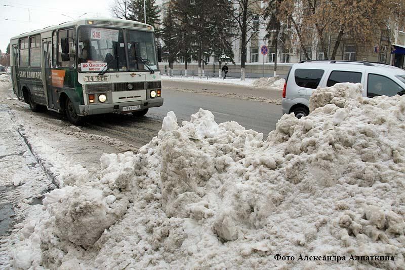 Коммунальные службы Кургана третий день устраняют последствия снегопада
