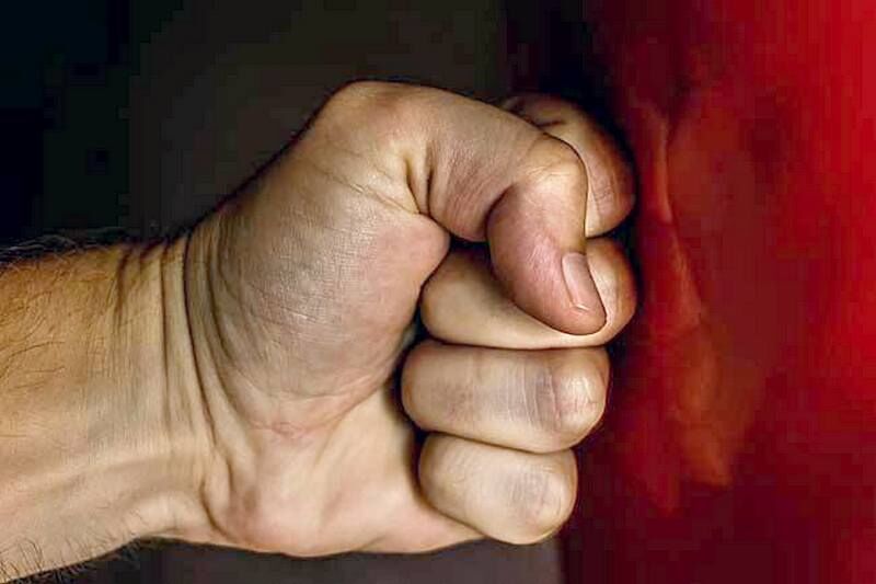 В Зауралье бывший полицейский ударил по лицу посетителя кафе