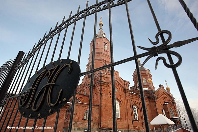 Певицы Зара и Жасмин помогли незрячим детям в Курганской области