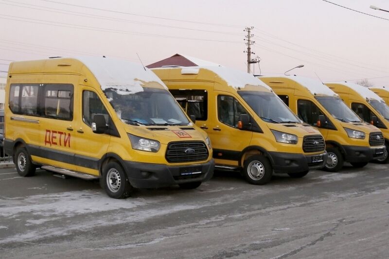 Зауральские школы получили 18 новых комфортабельных автобусов