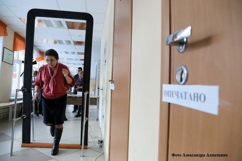 В учебных заведениях города проверяют охрану зданий